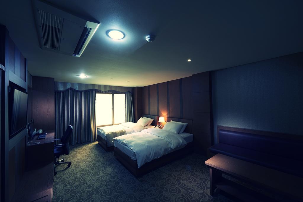 Benikea Premier Hotel Siheung Exterior foto