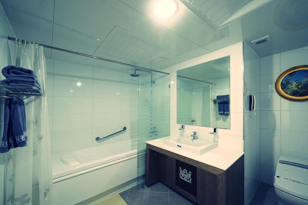 Benikea Premier Hotel Siheung Exterior foto